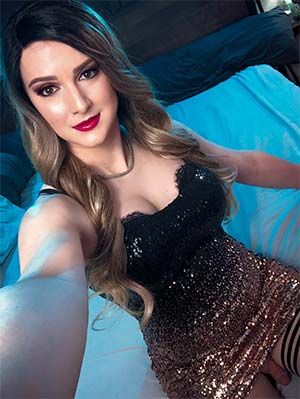 Tgirl glamour look jetsetteuse sur Privas 07000 en Ardèche cherche des soirées hot !