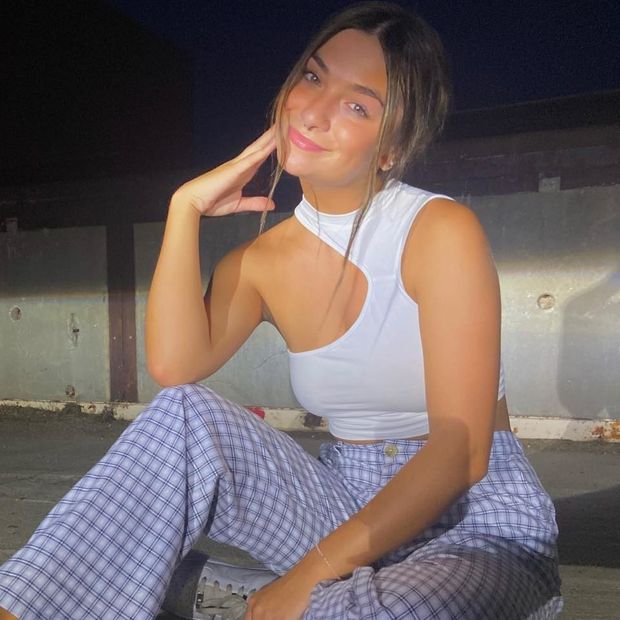 teen whore posing