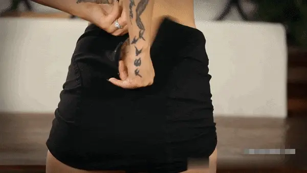 Peta Jensen Undressing