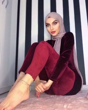 Sariikubraa's nice feet