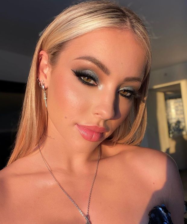 10/10 - Perfect face to skull-fuck her silly.