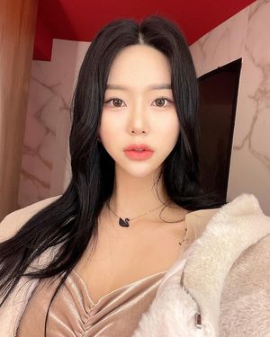 10/10 - Perfect face to skull-fuck her silly.