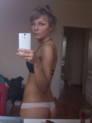 Your Girlfriend has a phone