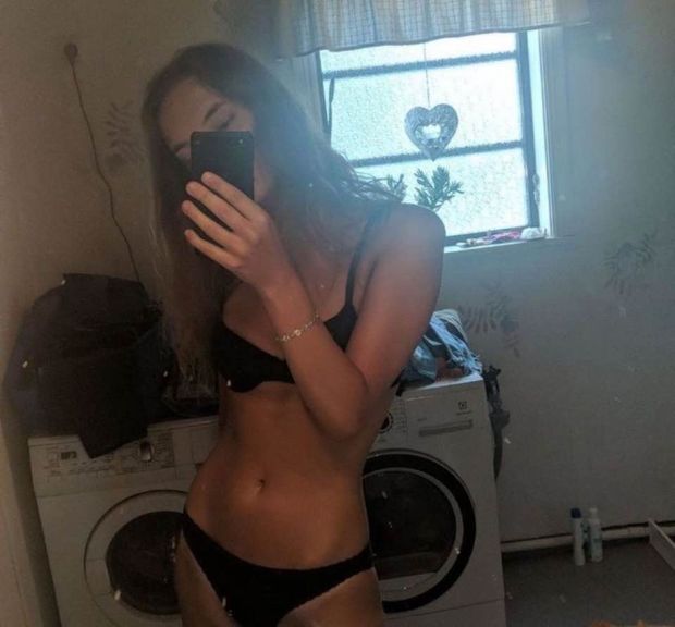 Your Girlfriend has a phone