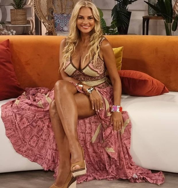 Putas de discoteca #Putitas #PutasFollables #hotlegs #multiplecocks #cocktribute #cumtribute #EsposaPuta #hotwife #putitascalientes