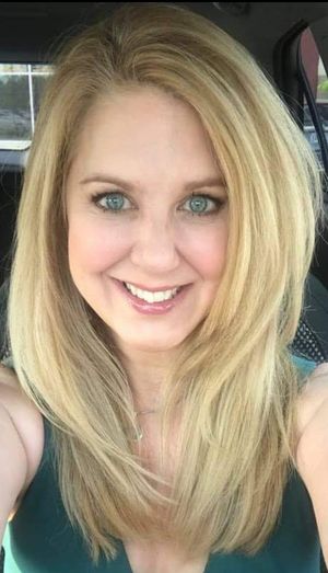 Sexy milf with beautiful eyes!