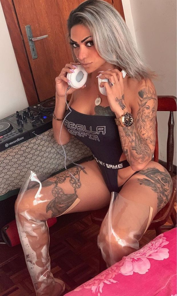 She's Spinning Vinyl - I'd Like To Spin Her On My Cock