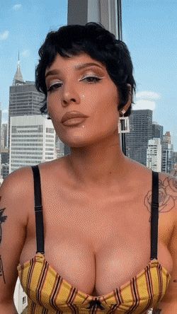 halsey cleavage