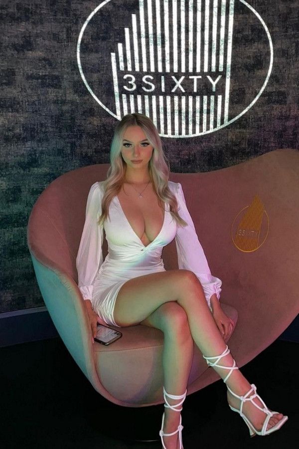 Gorgeous babe