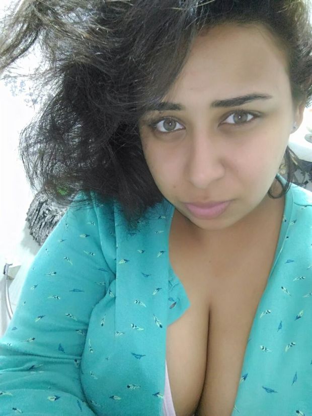 Arabic teen cleavage