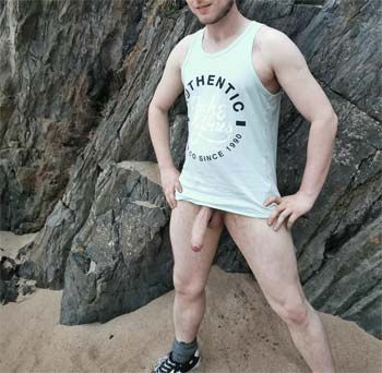 32 years old gay doing naked hiking in Barkeley CA lookinf for a partner