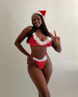 Savannah Perkins in Christmas lingerie