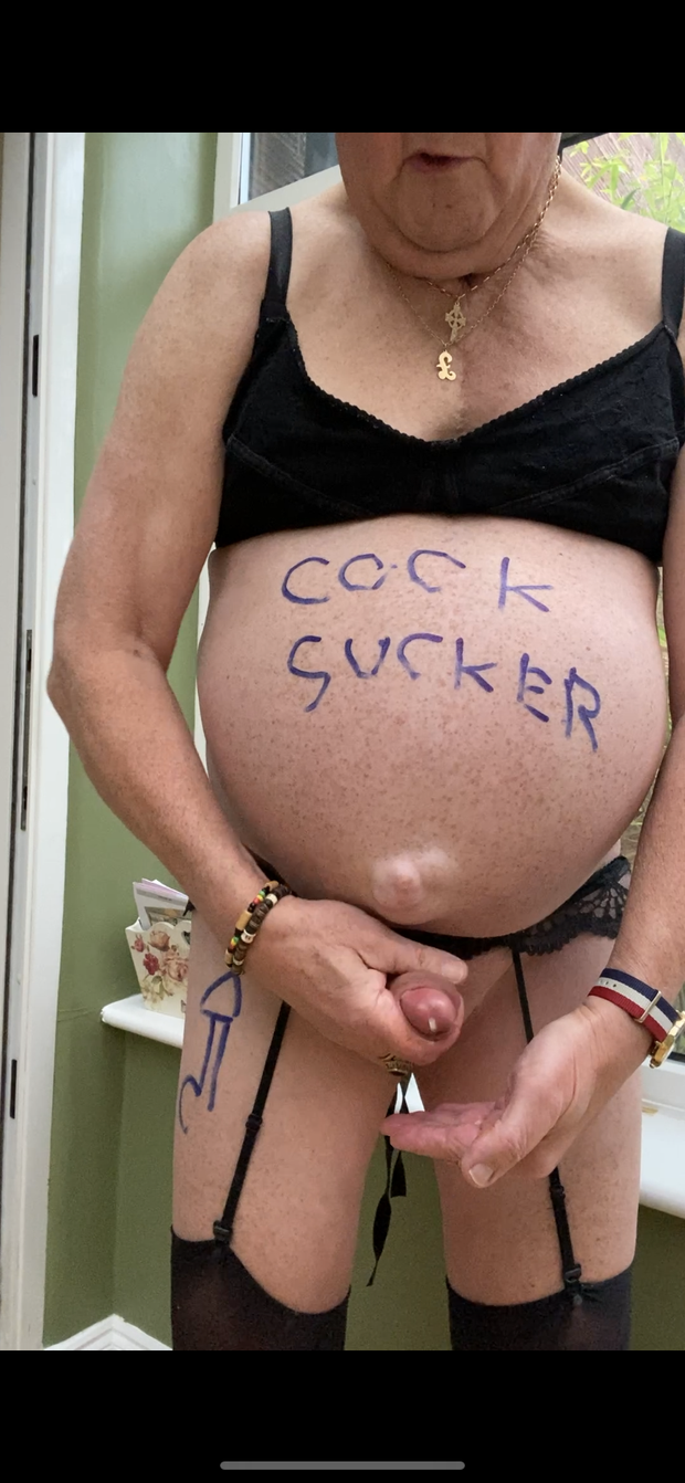 My prick is throbbing and is shooting my sperm out I need someone’s mouth sucking and swallowing my sperm