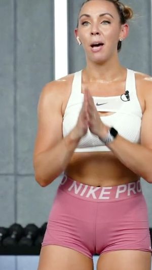 Sydney Cummings cameltoe