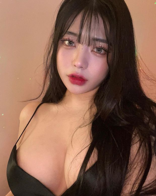 10/10 - Perfect face to skull-fuck silly.