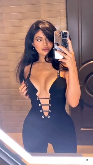 Best sensual selfie shot.