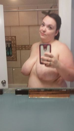 Big Milf breast selfie