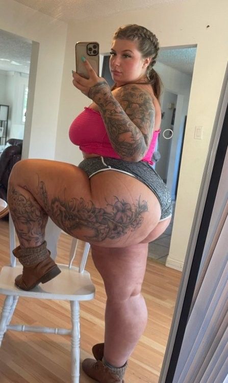 Thick selfie