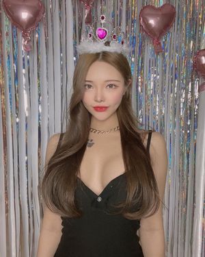 Fine looking fuck-doll.