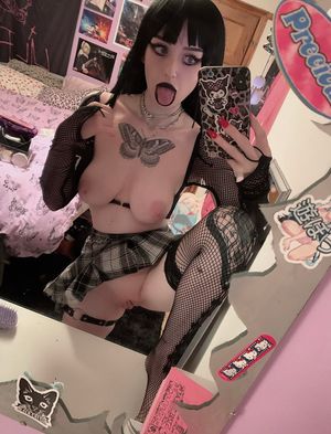 little goth slut