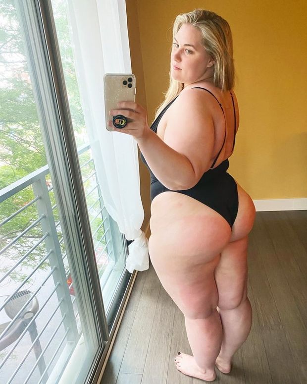 Booty selfie