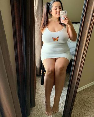 Tight dress selfie 2