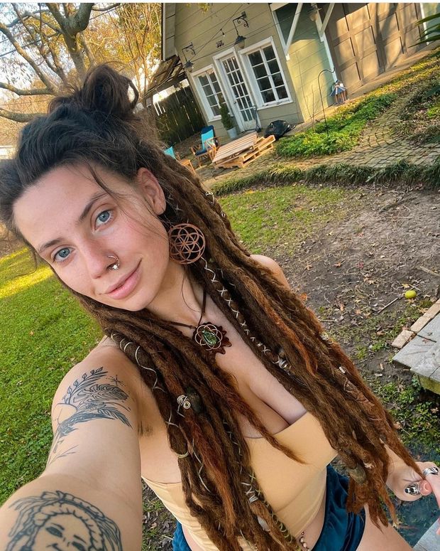 Wanna bang this hot hippie?