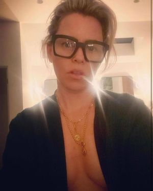 Sexy MLIF Elizabeth Banks Cleveage