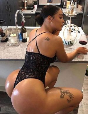 Arabic big butt chick I fuck