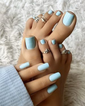 Blue toes
