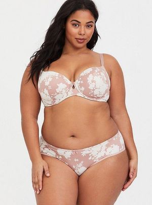 Tabria looking sexy in her bra and panties