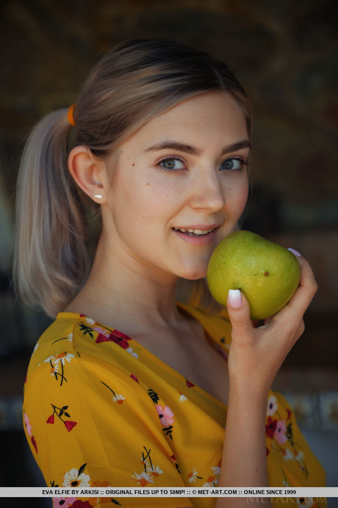 Eva Elfie
