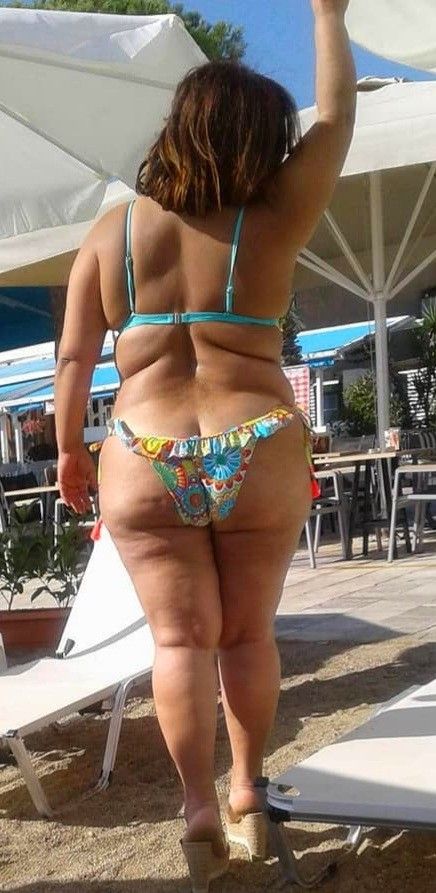 Confident & succulent MILF on the beach