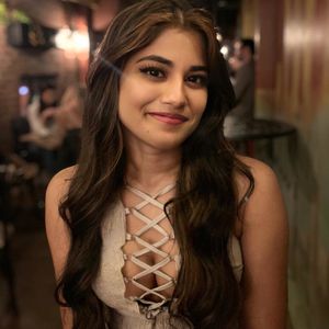 Bushra Islam previewing her nice cans