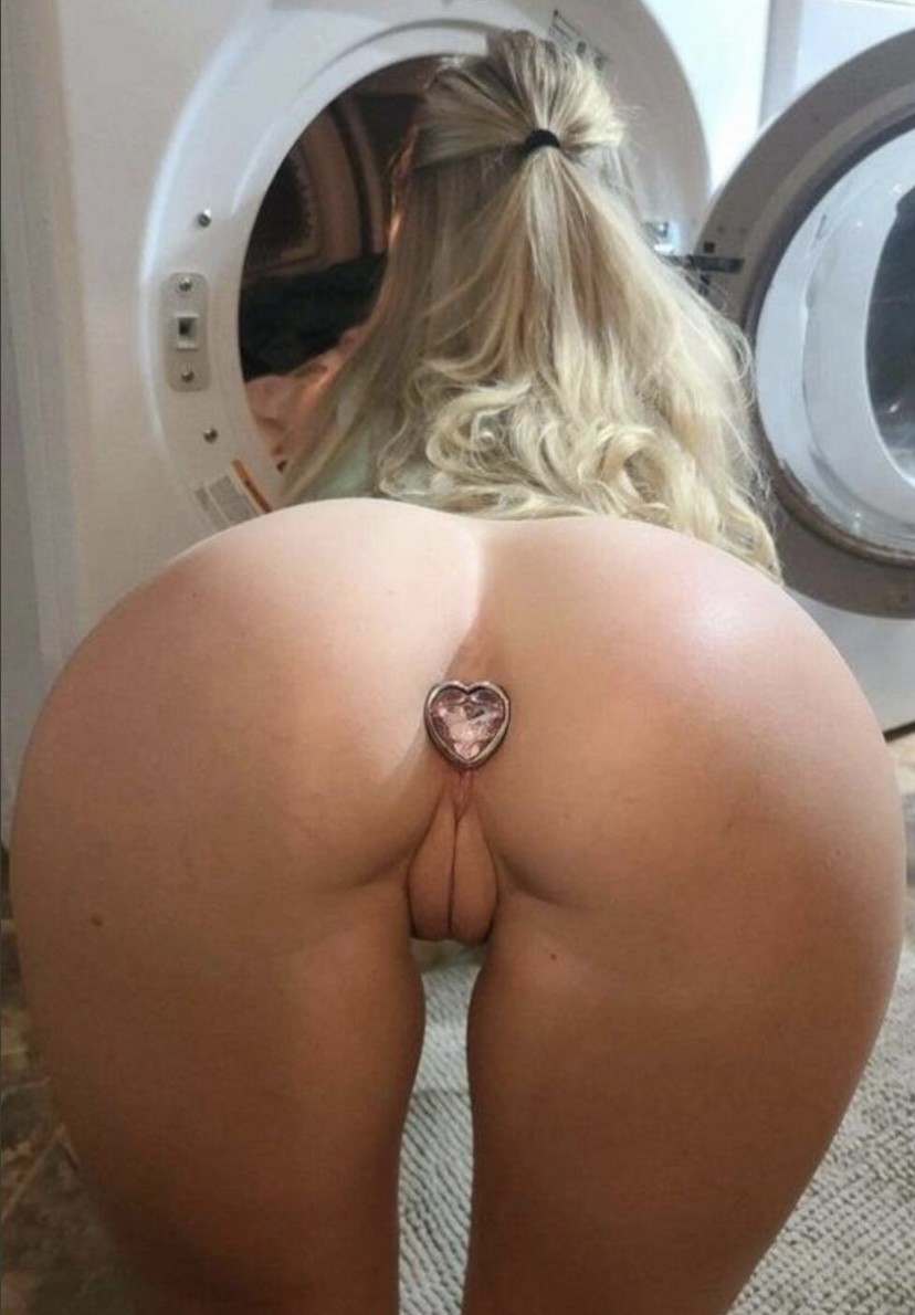 Fucking around in the dryer while I’m getting ready to fuck around in her pussy