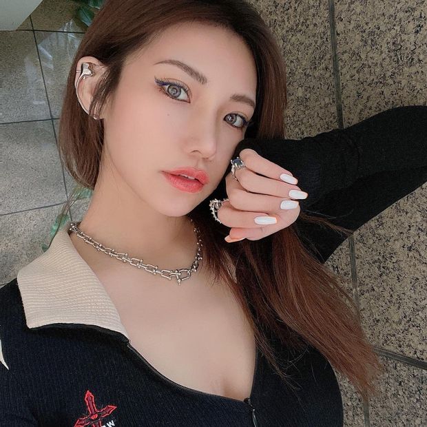 10/10 - Perfect face to skull-fuck silly.