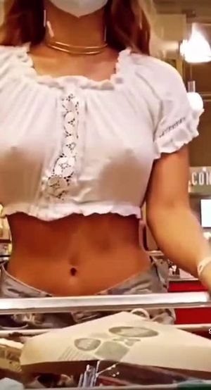 These pretty small breasts that swing under her sweater are so sexy, big breasts would be placed on the food in the shopping cart.