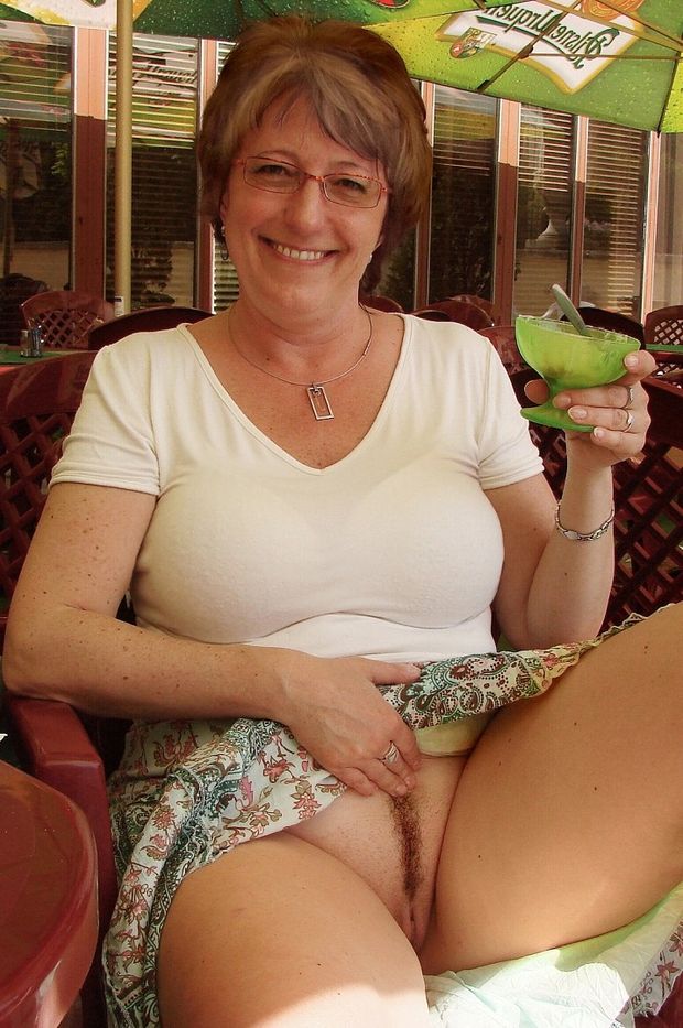Petra flirts with the waiter.