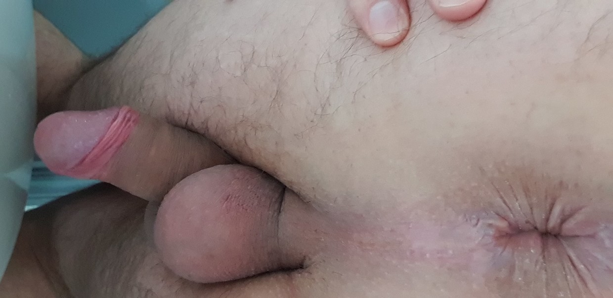 need alone time to play with smooth ass