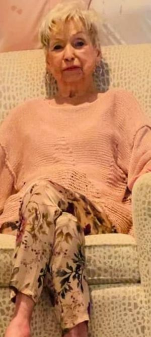 Joann is beautiful in cocksucker pink!❤