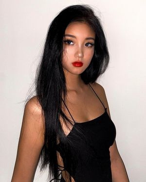 10/10 - Perfect face to skull-fuck silly.