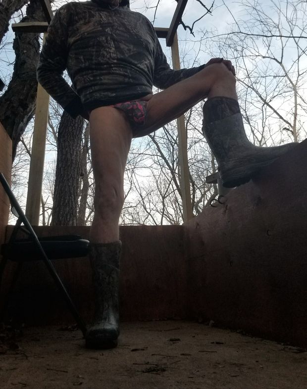 Lets rub thong bulges in the hunting stand