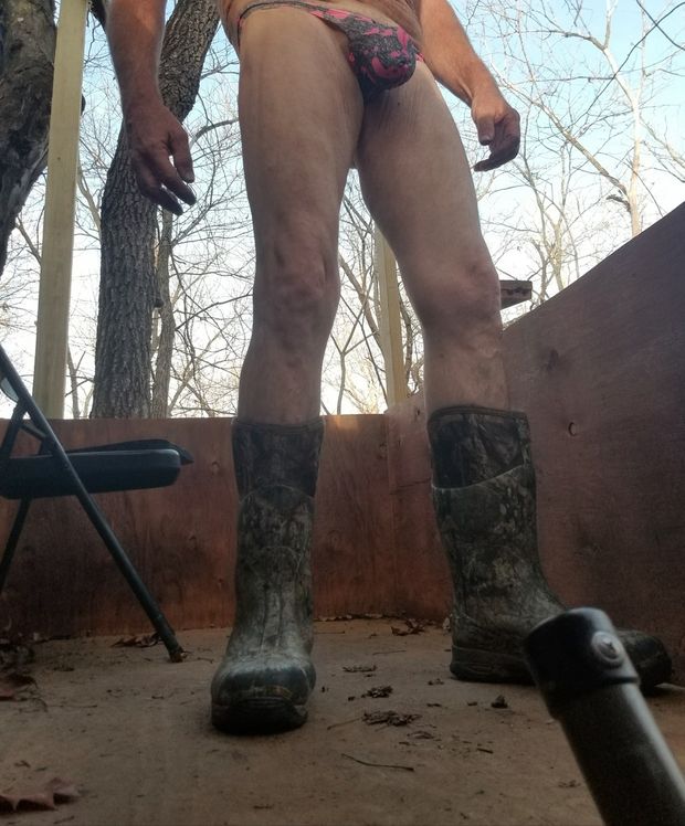 Bulge in thong while hunting lets rub bulges