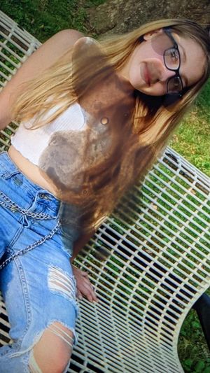 Rhiannon Burgess gets a cumtribute in the parrk