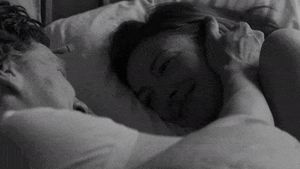 Les caresses révèlent la tendresse, l’amour, le respect, le romantisme. Très important dans la vie de couple !