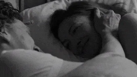Les caresses révèlent la tendresse, l’amour, le respect, le romantisme. Très important dans la vie de couple !