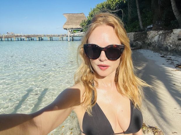 Heather Graham bikini