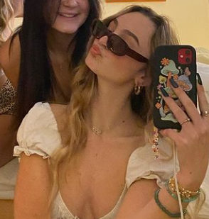 lizzy herlehy cleavage selfie