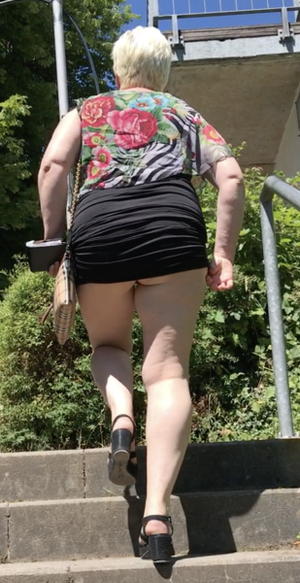 Mature mini skirt no pantie without pantie
