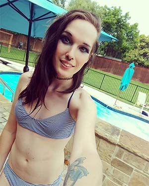 Tranny willing to fuck by her parent's pool in Lewinston Maine